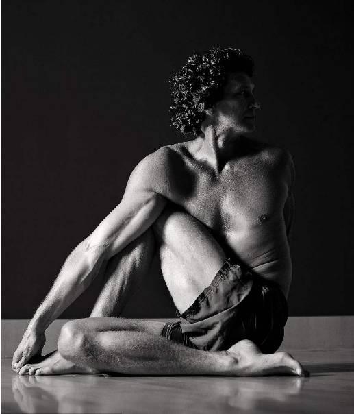 阿斯汤加瑜伽适合年龄大的人吗,瑜伽阿斯汤主要是练什么