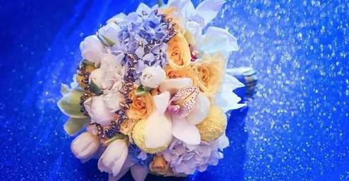 星空梦幻婚礼场景布置需要多少钱,星空厅婚礼现场适合穿什么婚纱