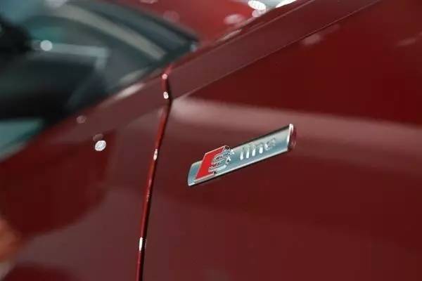 奥迪a6l3.0周年纪念款,奥迪a6l45tfsiquattro臻选动感