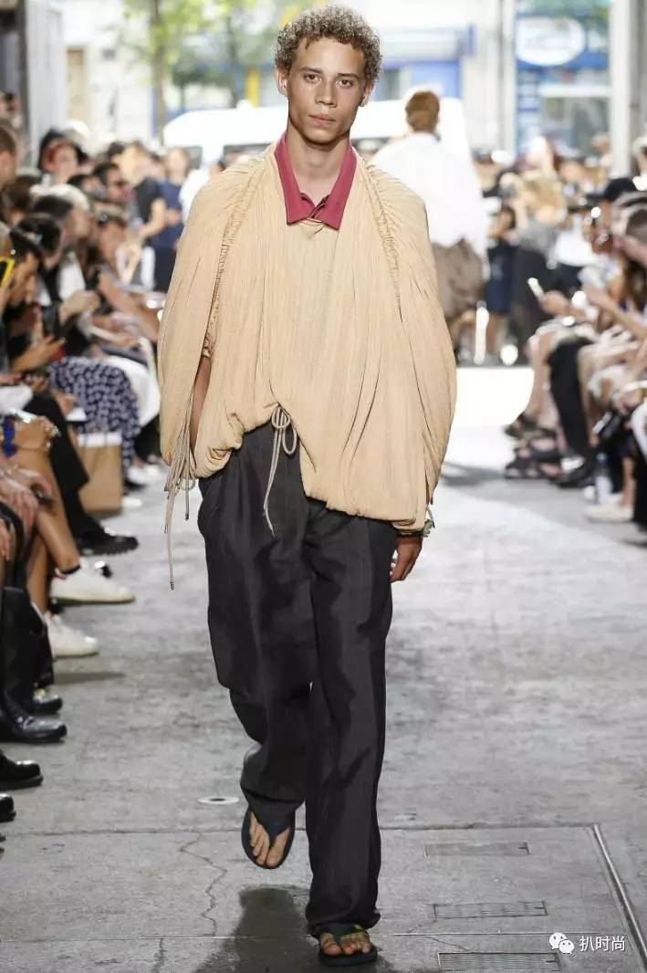 当下男装流行款式,男装宽松百慕大短裤流行趋势
