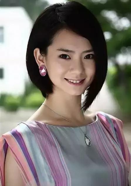 贾玲同款头发教程,贾玲发型辫子怎么扎好看