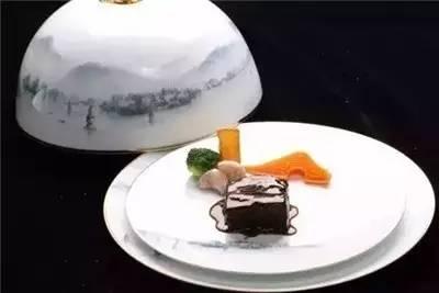 一般餐厅餐盘摆放技巧,餐厅上菜托盘