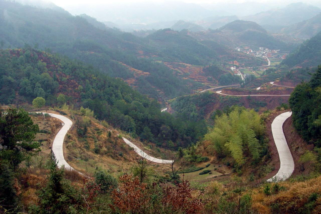 大山里的独户人家致富经,一个贫困山村的致富之路
