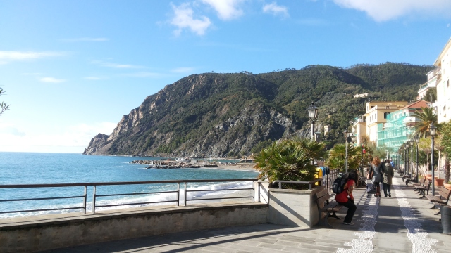 浜氬緱閲屼簹娴峰哺鏃呮父,浜氬痉閲屼簹灏忛晣娴疯竟