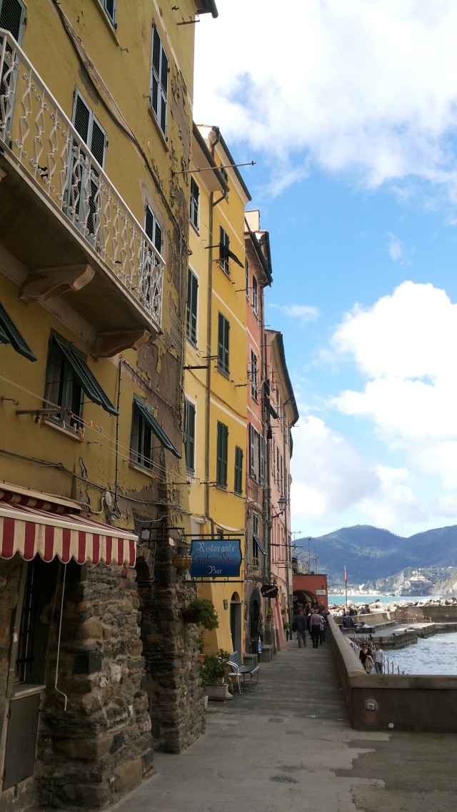 浜氬緱閲屼簹娴峰哺鏃呮父,浜氬痉閲屼簹灏忛晣娴疯竟