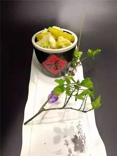 一般餐厅餐盘摆放技巧,餐厅上菜托盘