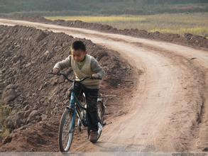 80鍚庡啘鏉戦暱澶х殑瀛╁瓙,80鍚庤兘娲诲埌浠婂ぉ鍏ㄩ潬鍊斿己