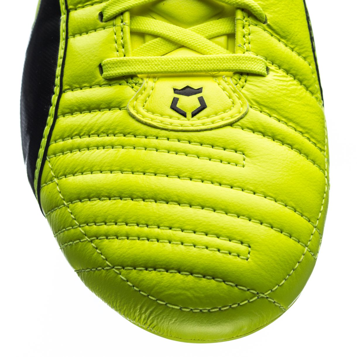 踢球人需看五大经典足球鞋款推荐,足球鞋知识科普之如何挑选足球鞋