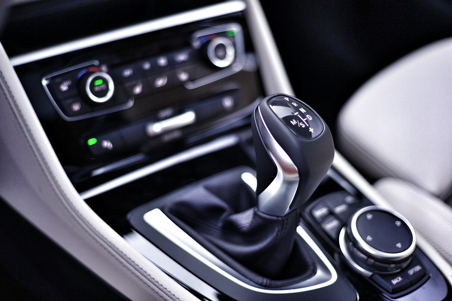 2015款宝马2系多功能旅行车,试驾宝马2系旅行车