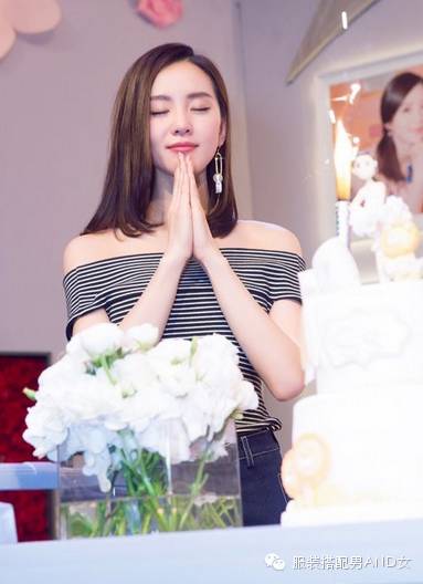 刘诗诗一字肩吊带,刘诗诗穿一字肩红裙衬精致锁骨