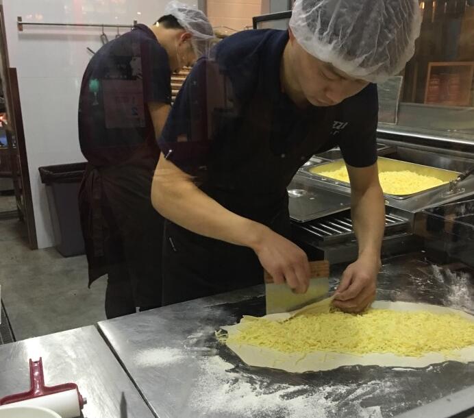 每个饥寒交迫的晚上，一块披萨就能让我荡漾