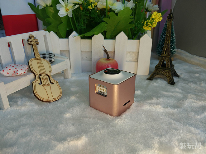 你驾驶，她帮你看风景