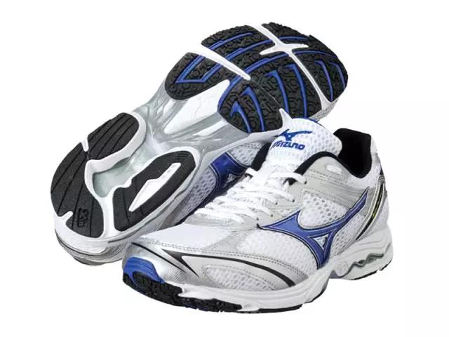 和国外跑友的装备比起来，我们简直在“裸跑”