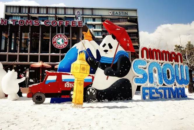 泰国清迈天灯节万盏天灯入夜空,清迈古城天灯