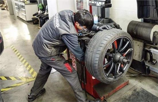 汽车换气门嘴需要做动平衡吗,汽车后轮换胎需要做动平衡吗