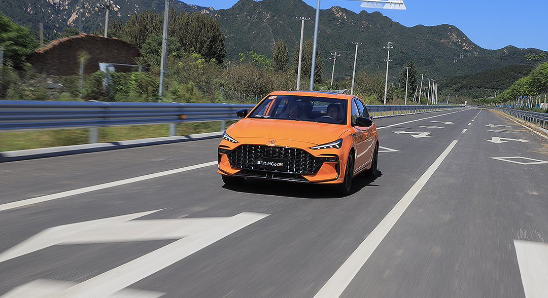 名爵mg6pro各种比拼,名爵mg6pro黑武士试驾