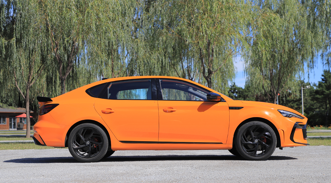 名爵mg6pro各种比拼,名爵mg6pro黑武士试驾