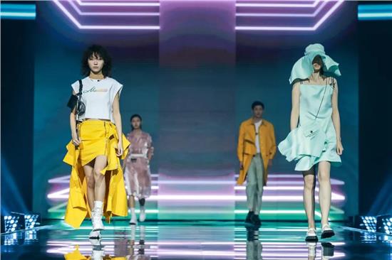 宏光mini马卡龙秋色什么时候上市,宏光mini马卡龙120km170km区别