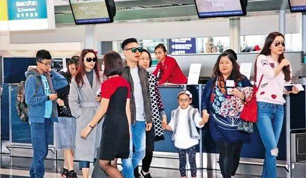 熊黛林顶着天王嫂头衔,熊黛林惊艳登场众人尖叫不断