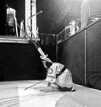 六小龄童现身安徽签售将拍3D版西游记出演孙悟空