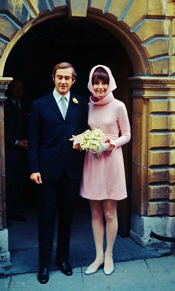 奥黛丽赫本经典照片分析,女神奥黛丽赫本一生最美的瞬间