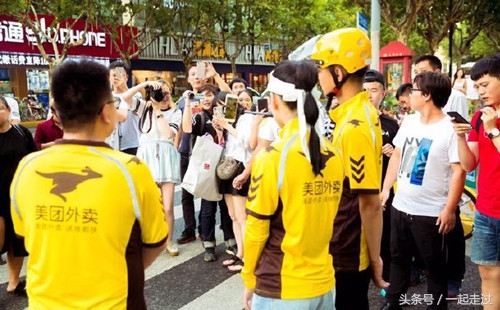 张馨予化身美团最美送餐员，网友：以后就只在美团外卖点餐了