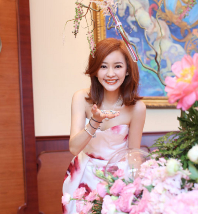 她交过的男友不止一个足球队曾撕逼杨颖34岁越活越年轻！