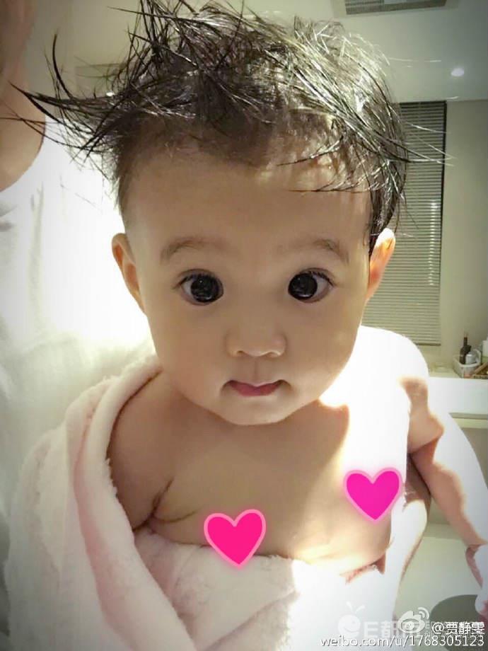 洗澡时，女儿问：“你的身体为什么跟我的不一样？”妈妈这样答