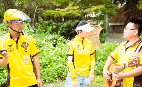 张馨予化身美团最美送餐员，网友：以后就只在美团外卖点餐了