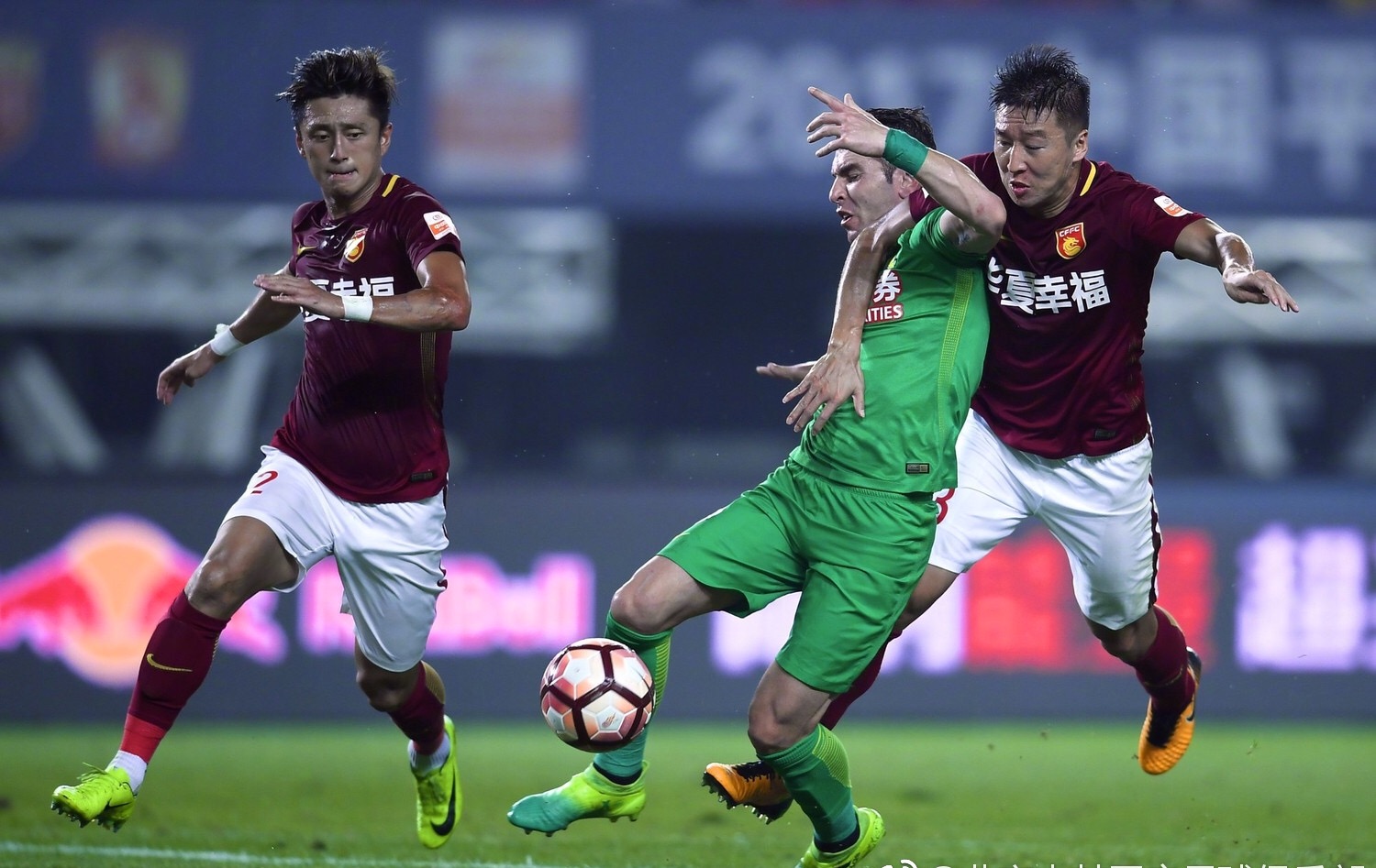 京媒谈争议判罚,京骂裁判