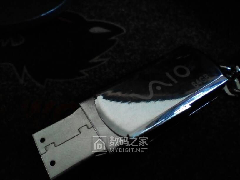 夜市买了一个64GBSONYu盘，拆开一看，果然翻车了！