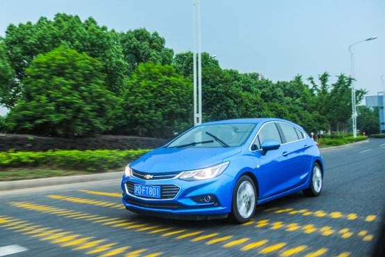 经典科鲁兹和思域怎么选,全新科鲁兹两厢车评测视频大全