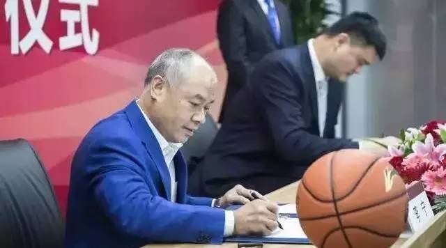 李宁5年10亿续约CBA援助金额缩水一半