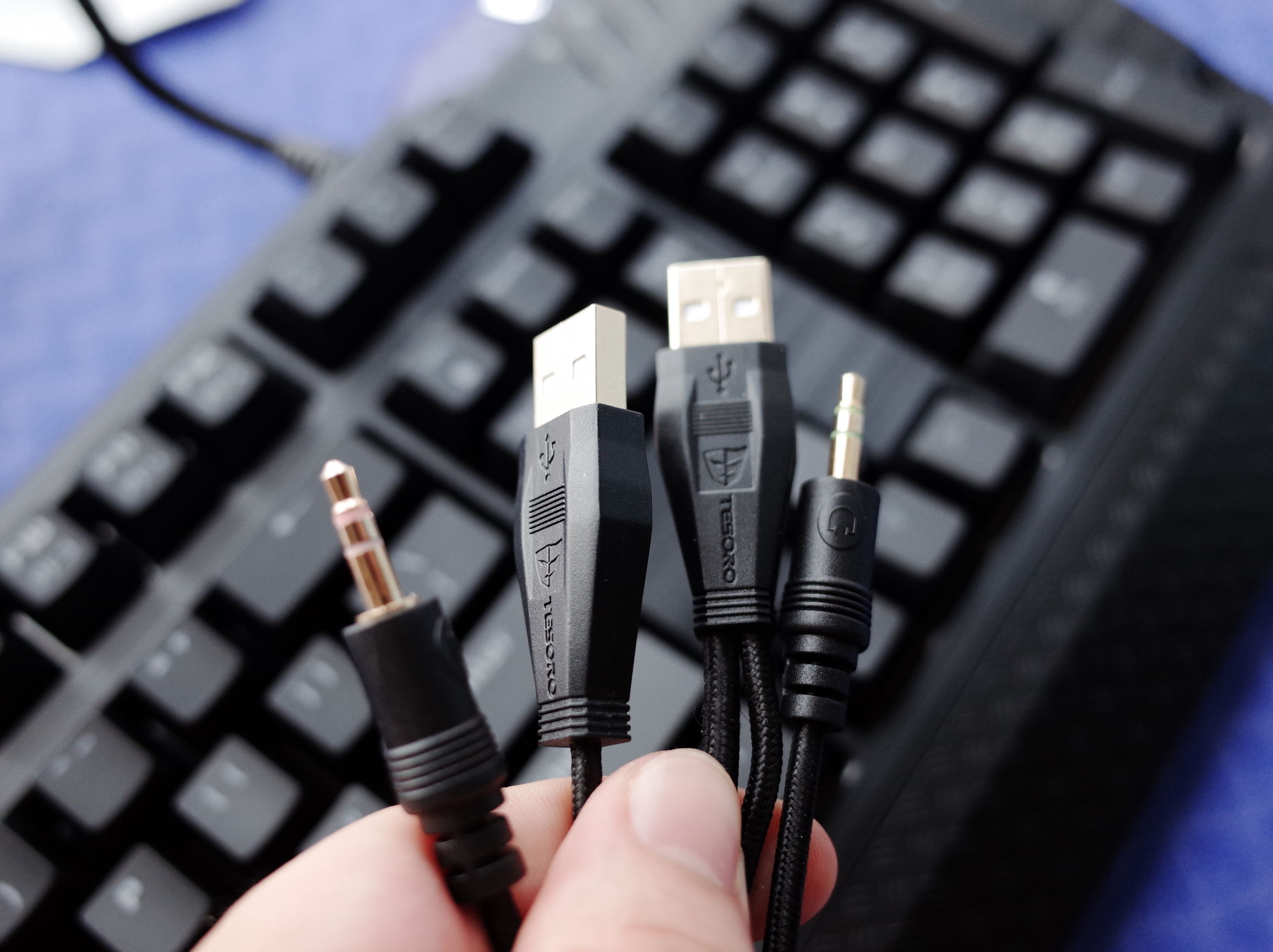 在屋里打乒乓球,在房间打乒乓球