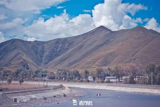 开辆超跑去*藏西**！最后看看几百万的奥迪R8破成啥样了？