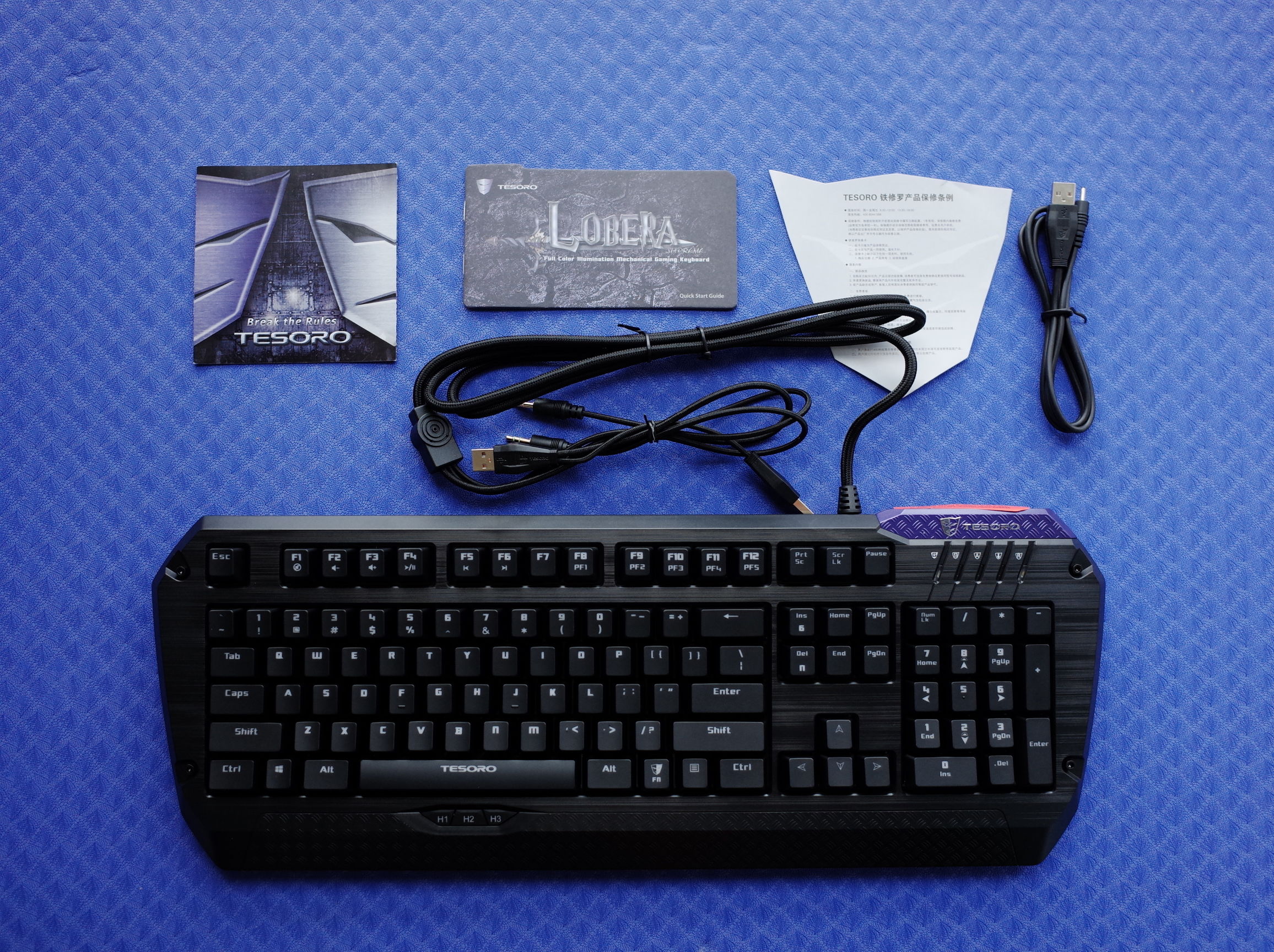 在屋里打乒乓球,在房间打乒乓球