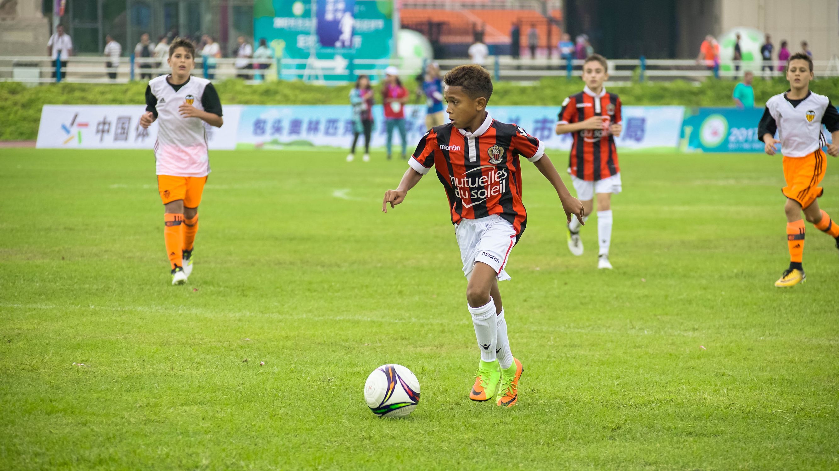 罗纳尔迪尼奥去包头,罗纳尔迪尼奥现身卡塔尔世界杯