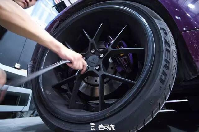 开辆超跑去*藏西**！最后看看几百万的奥迪R8破成啥样了？