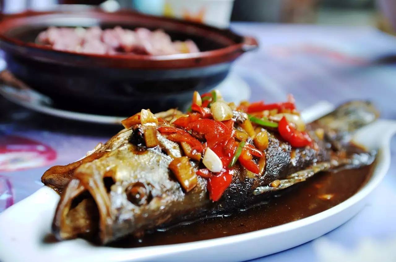 安徽黄山特点美食年糕,黄山西格玛腊味美食