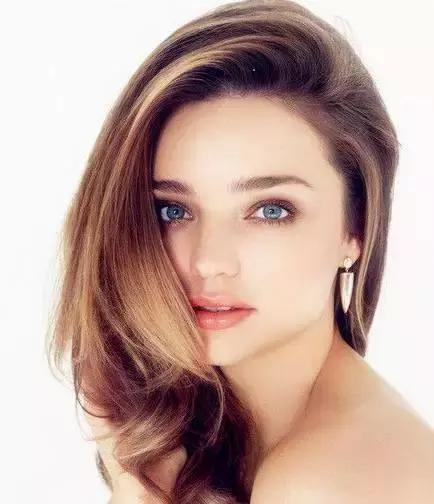 维密米兰达可儿美妆,维密超模米兰达可儿化妆直播