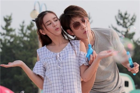 12星座女的示爱暗示,十二星女如何对待心动男生