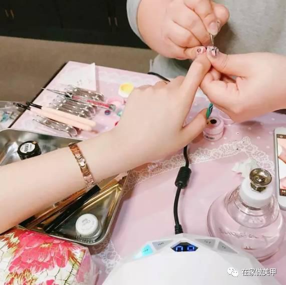 美甲师上班该怎么选美甲店,美甲师如何选择美甲店上班