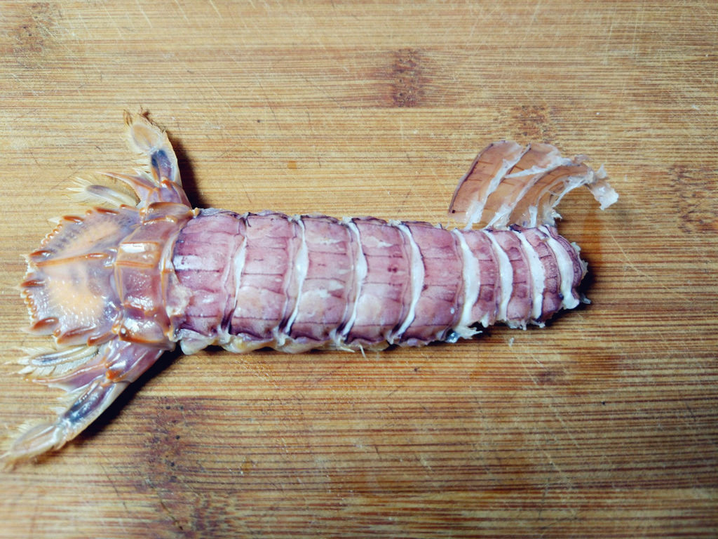 虾爬子怎么去壳,怎么剥皮皮虾的壳不扎手