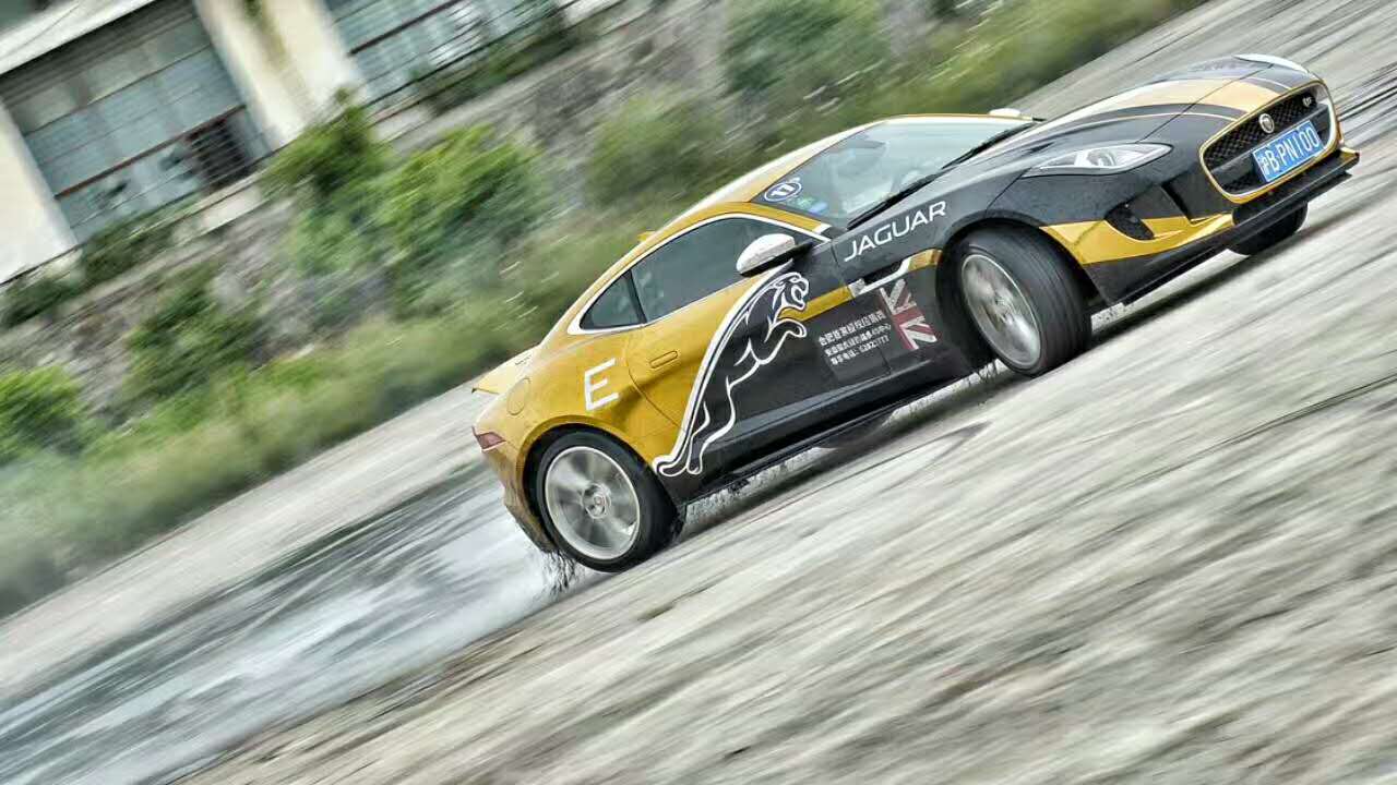 新捷豹f-type海外试驾,试驾捷豹f-type2024款