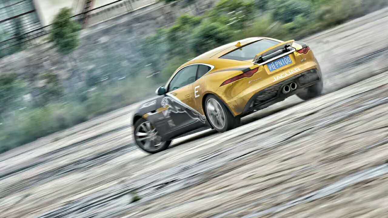 新捷豹f-type海外试驾,试驾捷豹f-type2024款