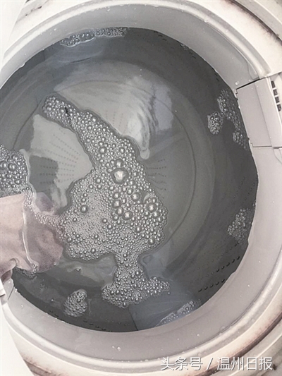 洗衣机放白醋和小苏打有用吗,白醋和小苏打一起洗洗衣机吗