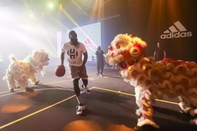 除了火拼、掰转盘和女主持的屁股，这次哈登中国行你可不能忘了它