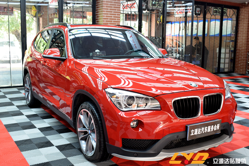 镀晶后漆面不是很光滑,漆面镀晶的前后对比效果