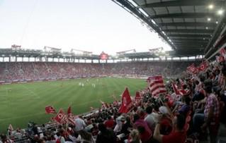 足球十大魔鬼主场,伯纳乌和诺坎普在西班牙