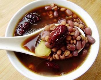 用益母草泡水喝有什么好处,用嫩益母草煮水喝有什么作用